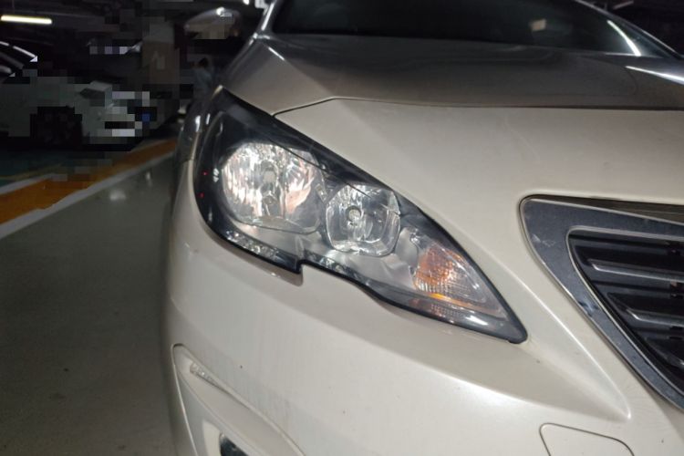 Used Peugeot 408 2016 1.6T Automatic Luxury Edition Right Front Headlight