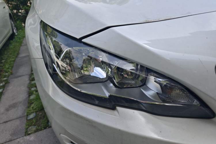 Used Peugeot 408 2016 1.6T Automatic Luxury Edition Right Front Headlight