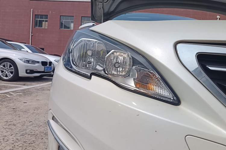 Used Peugeot 408 2016 1.6T Automatic Luxury Edition Right Front Headlight