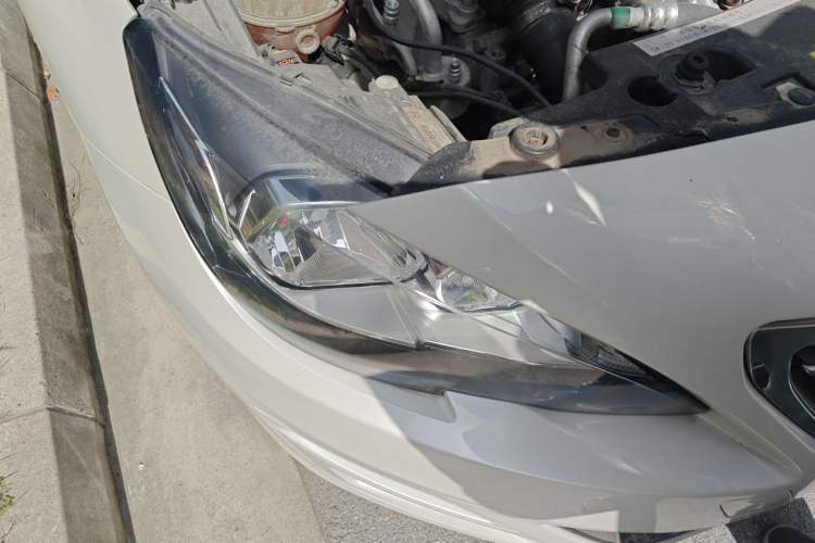 Used Peugeot 408 2016 1.6T Automatic Luxury Edition Right Front Headlight