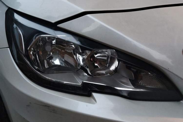 Used Peugeot 408 2016 1.6T Automatic Luxury Edition Right Front Headlight