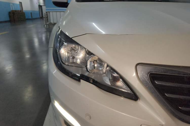 Used Peugeot 408 2016 1.6T Automatic Luxury Edition Right Front Headlight