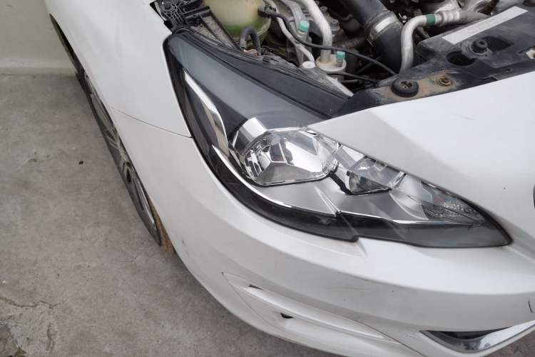Used Peugeot 408 2016 1.6T Automatic Luxury Edition Right Front Headlight