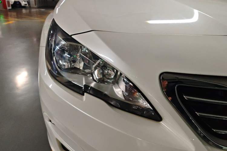 Used Peugeot 408 2016 1.6T Automatic Luxury Edition Right Front Headlight
