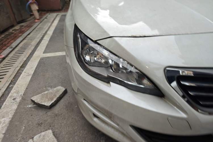 Used Peugeot 408 2016 1.6T Automatic Luxury Edition Right Front Headlight