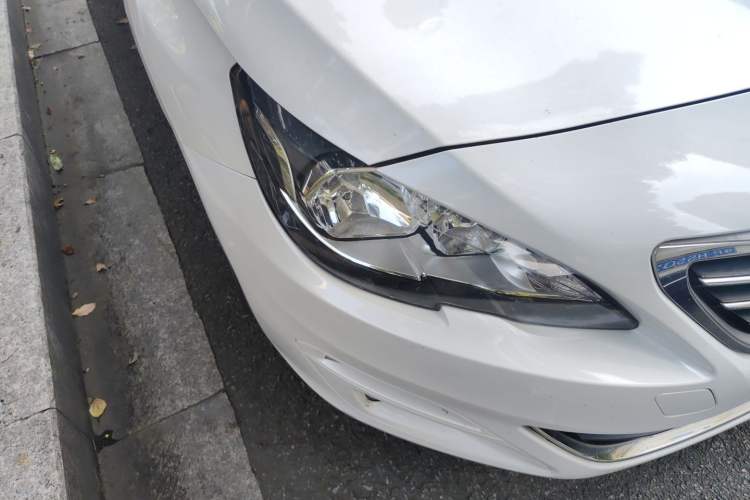 Used Peugeot 408 2016 1.6T Automatic Luxury Edition Right Front Headlight