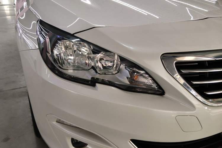 Used Peugeot 408 2016 1.6T Automatic Luxury Edition Right Front Headlight