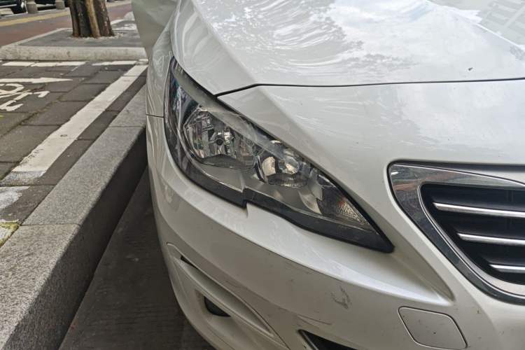 Used Peugeot 408 2016 1.6T Automatic Luxury Edition Right Front Headlight