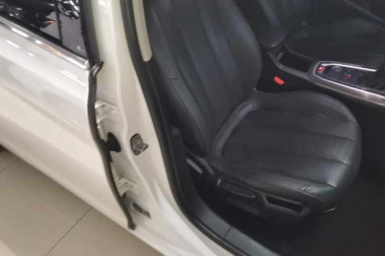 Used Peugeot 408 2016 1.6T Automatic Luxury Edition Right Front Seat