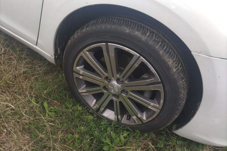 Used Peugeot 408 2016 1.6T Automatic Luxury Edition Right Front Wheel Hub