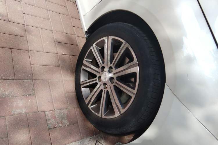 Used Peugeot 408 2016 1.6T Automatic Luxury Edition Right Front Wheel Hub
