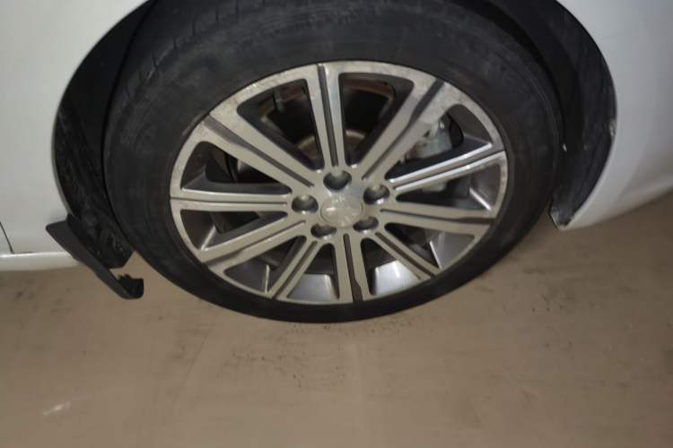 Used Peugeot 408 2016 1.6T Automatic Luxury Edition Right Front Wheel Hub