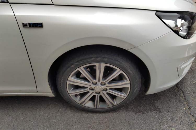 Used Peugeot 408 2016 1.6T Automatic Luxury Edition Right Front Wheel Hub