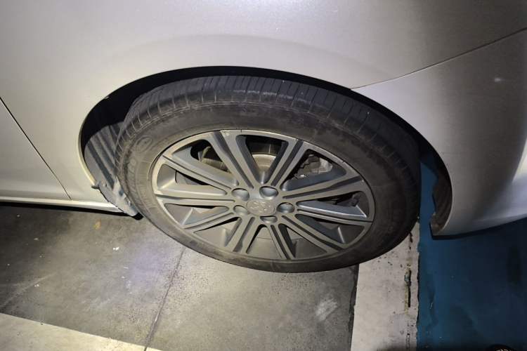 Used Peugeot 408 2016 1.6T Automatic Luxury Edition Right Front Wheel Hub