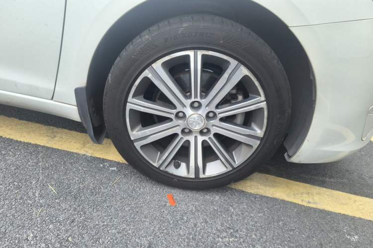 Used Peugeot 408 2016 1.6T Automatic Luxury Edition Right Front Wheel Hub