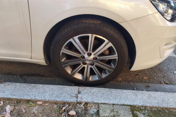 Used Peugeot 408 2016 1.6T Automatic Luxury Edition Right Front Wheel Hub