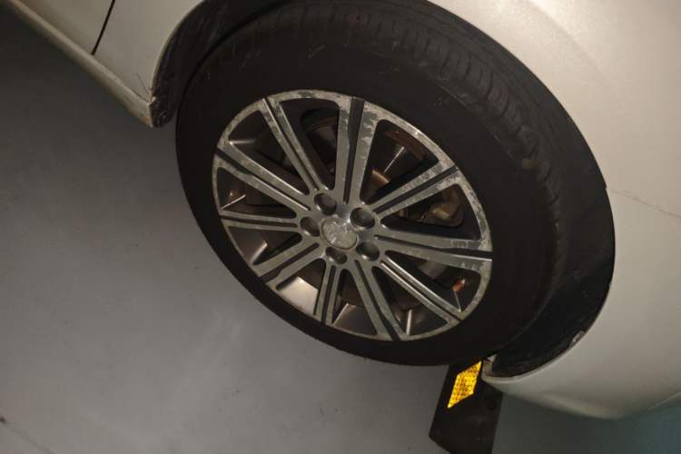 Used Peugeot 408 2016 1.6T Automatic Luxury Edition Right Front Wheel Hub