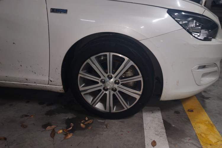 Used Peugeot 408 2016 1.6T Automatic Luxury Edition Right Front Wheel Hub