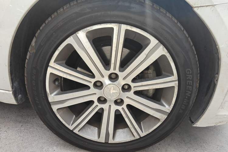 Used Peugeot 408 2016 1.6T Automatic Luxury Edition Right Front Wheel Hub