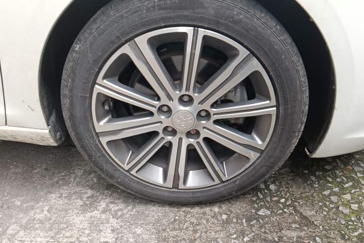Used Peugeot 408 2016 1.6T Automatic Luxury Edition Right Front Wheel Hub