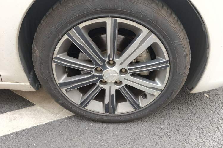 Used Peugeot 408 2016 1.6T Automatic Luxury Edition Right Front Wheel Hub