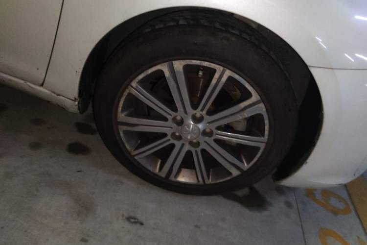 Used Peugeot 408 2016 1.6T Automatic Luxury Edition Right Front Wheel Hub