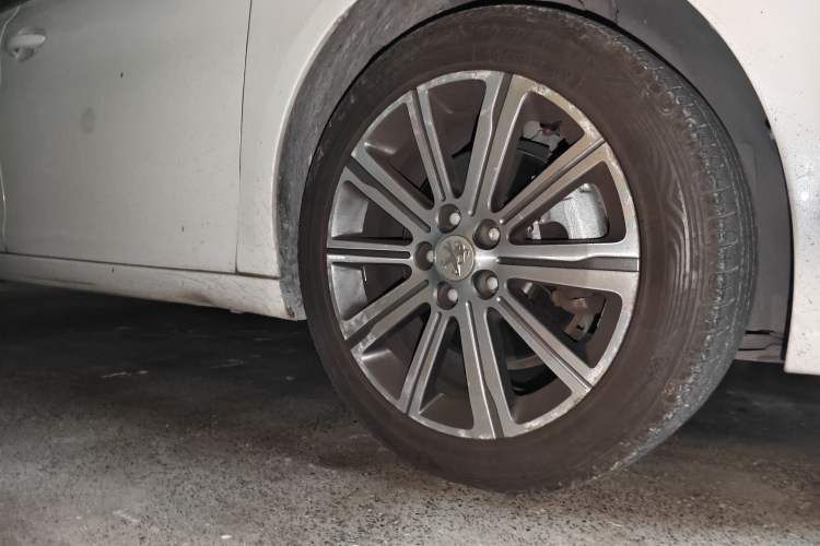 Used Peugeot 408 2016 1.6T Automatic Luxury Edition Right Front Wheel Hub