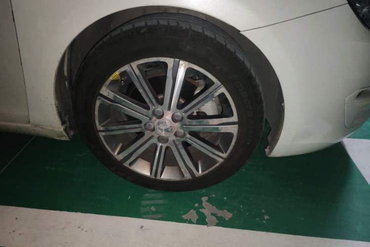 Used Peugeot 408 2016 1.6T Automatic Luxury Edition Right Front Wheel Hub