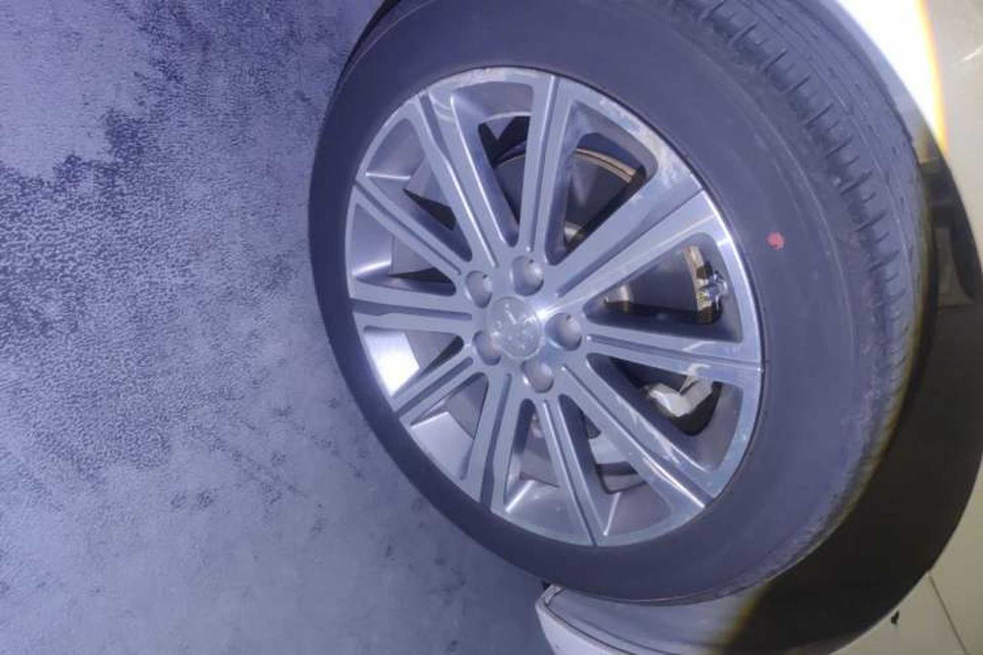 Used Peugeot 408 2016 1.6T Automatic Luxury Edition Right Front Wheel Hub