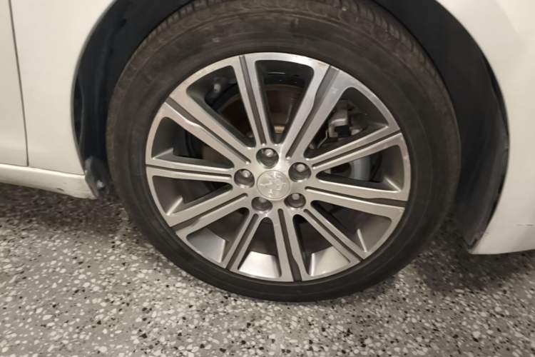 Used Peugeot 408 2016 1.6T Automatic Luxury Edition Right Front Wheel Hub