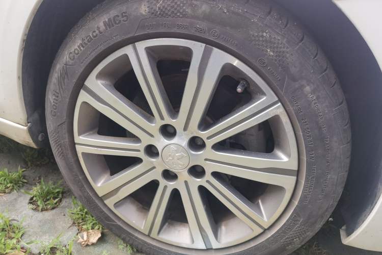 Used Peugeot 408 2016 1.6T Automatic Luxury Edition Right Front Wheel Hub