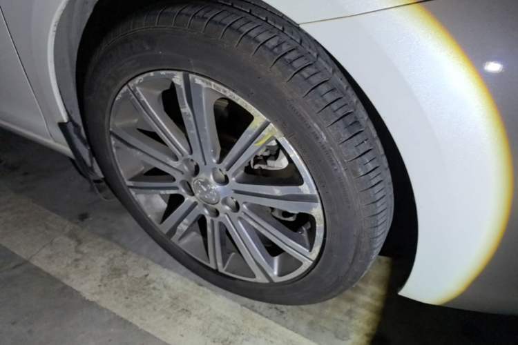 Used Peugeot 408 2016 1.6T Automatic Luxury Edition Right Front Wheel Hub