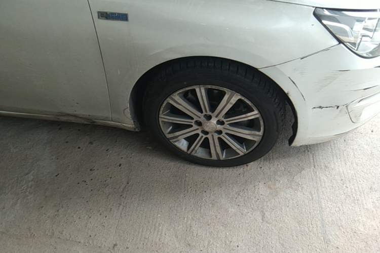 Used Peugeot 408 2016 1.6T Automatic Luxury Edition Right Front Wheel Hub