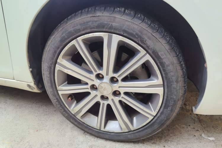 Used Peugeot 408 2016 1.6T Automatic Luxury Edition Right Front Wheel Hub