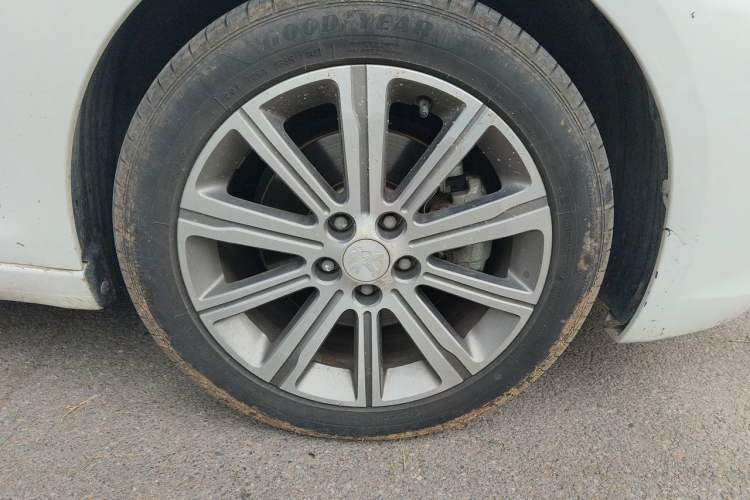 Used Peugeot 408 2016 1.6T Automatic Luxury Edition Right Front Wheel Hub