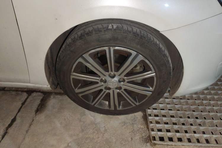 Used Peugeot 408 2016 1.6T Automatic Luxury Edition Right Front Wheel Hub