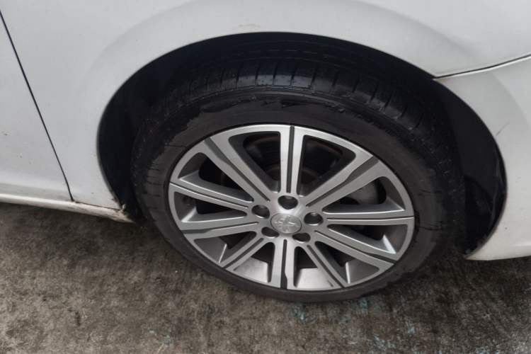 Used Peugeot 408 2016 1.6T Automatic Luxury Edition Right Front Wheel Hub