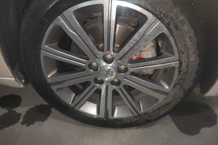 Used Peugeot 408 2016 1.6T Automatic Luxury Edition Right Front Wheel Hub