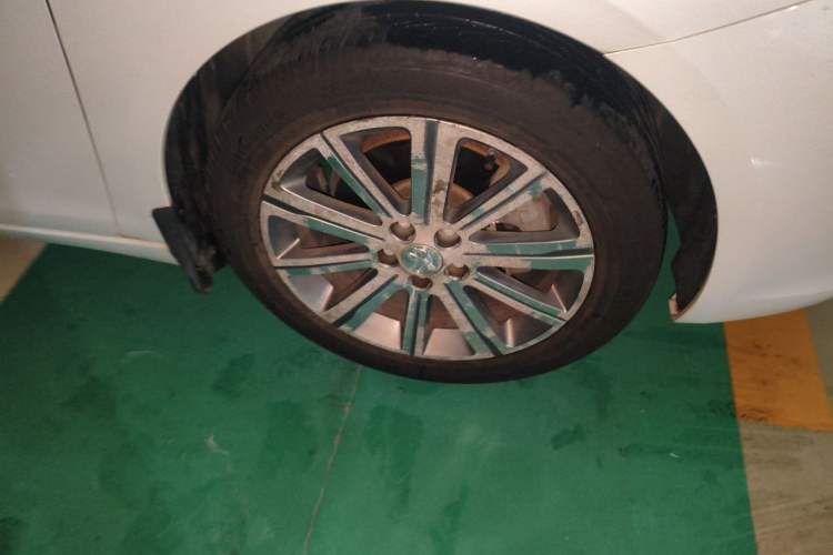 Used Peugeot 408 2016 1.6T Automatic Luxury Edition Right Front Wheel Hub