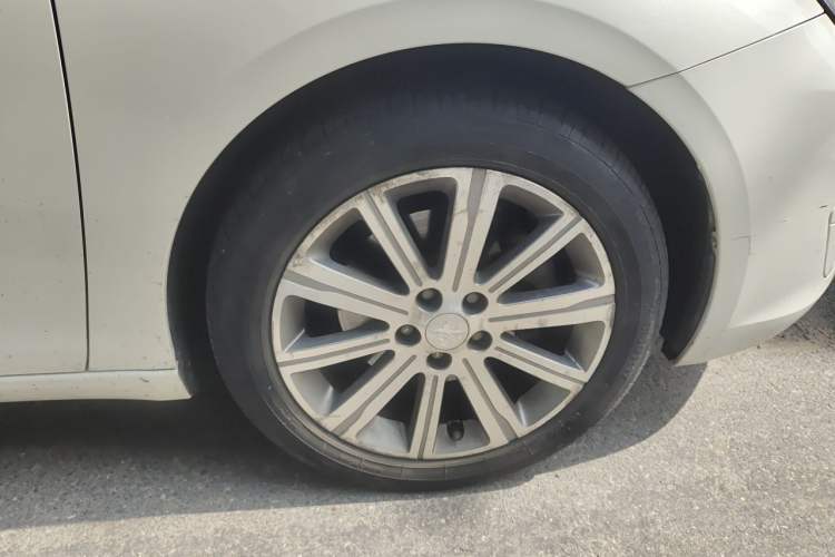 Used Peugeot 408 2016 1.6T Automatic Luxury Edition Right Front Wheel Hub
