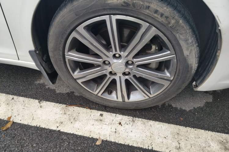 Used Peugeot 408 2016 1.6T Automatic Luxury Edition Right Front Wheel Hub