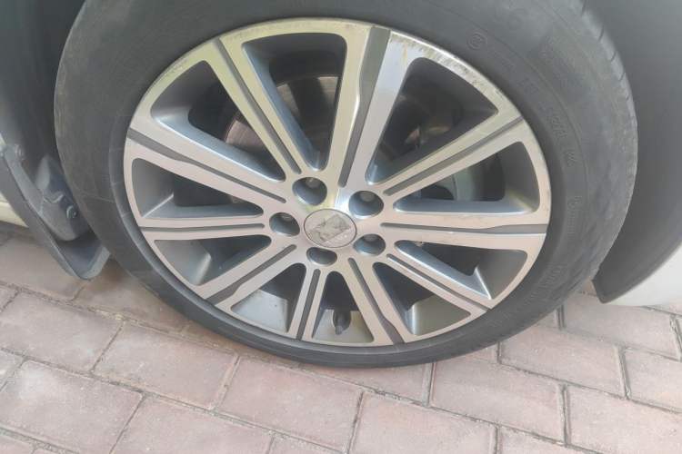 Used Peugeot 408 2016 1.6T Automatic Luxury Edition Right Front Wheel Hub