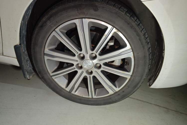 Used Peugeot 408 2016 1.6T Automatic Luxury Edition Right Front Wheel Hub