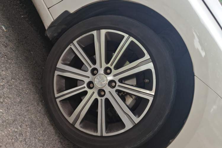 Used Peugeot 408 2016 1.6T Automatic Luxury Edition Right Front Wheel Hub