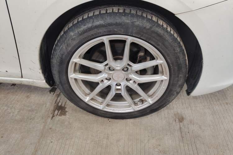 Used Peugeot 408 2016 1.6T Automatic Luxury Edition Right Front Wheel Hub