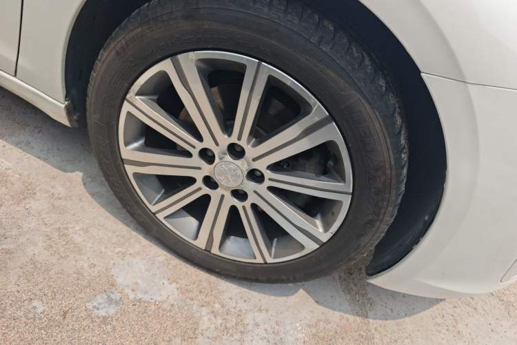 Used Peugeot 408 2016 1.6T Automatic Luxury Edition Right Front Wheel Hub