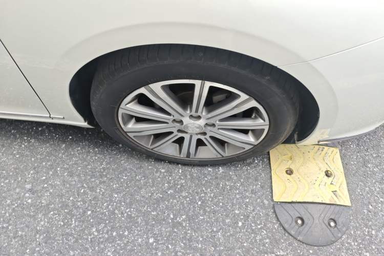 Used Peugeot 408 2016 1.2T Manual Luxury Model Right Front Wheel Hub