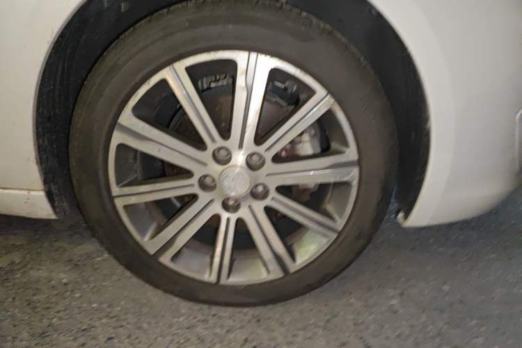 Used Peugeot 408 2016 1.6T Automatic Luxury Edition Right Front Wheel Hub