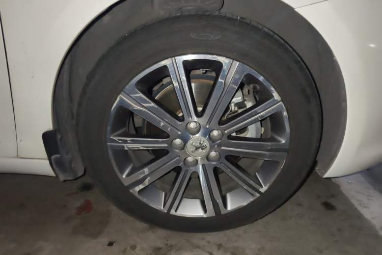 Used Peugeot 408 2016 1.6T Automatic Luxury Edition Right Front Wheel Hub
