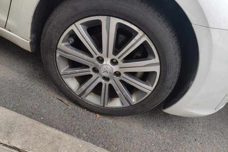 Used Peugeot 408 2016 1.6T Automatic Luxury Edition Right Front Wheel Hub